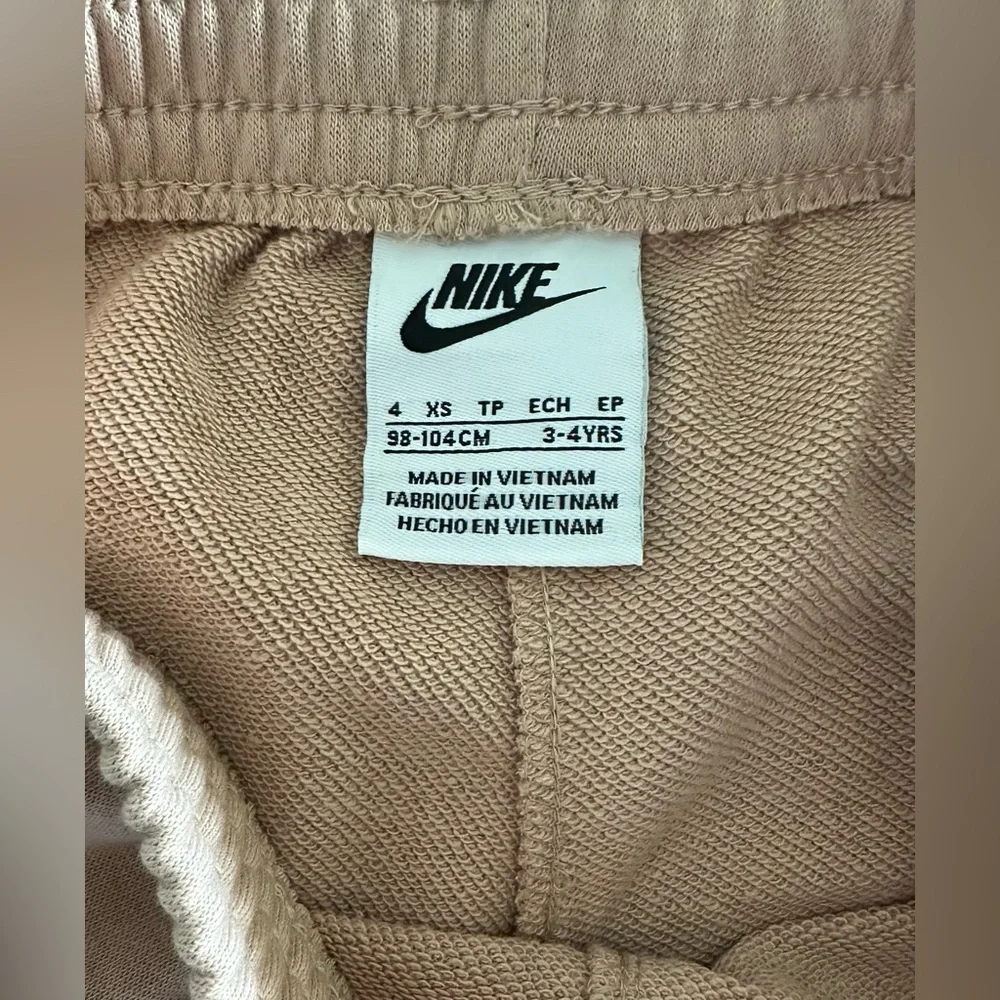 Nike Boys 2PC Set Size 4 NWT Olive Shirt Tan Shorts Logo Front & Back Outfit